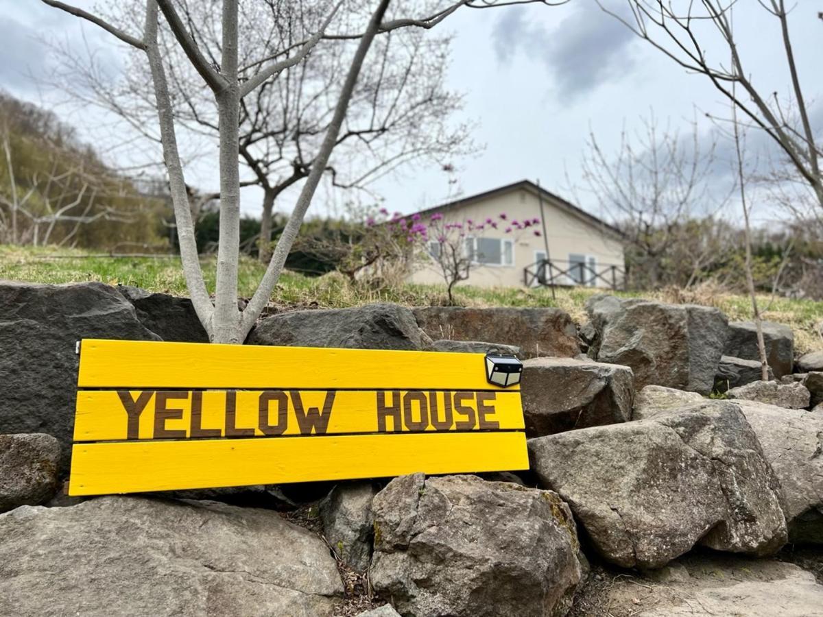 Yellow House By Lake Toya Toyako Exterior photo