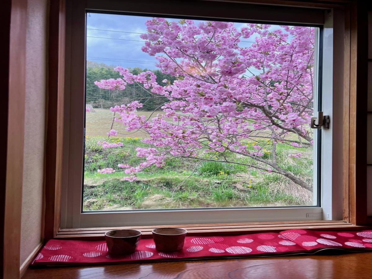 Yellow House By Lake Toya Toyako Exterior photo