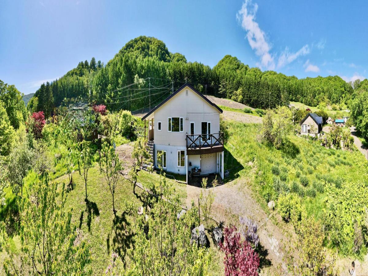 Yellow House By Lake Toya Toyako Exterior photo